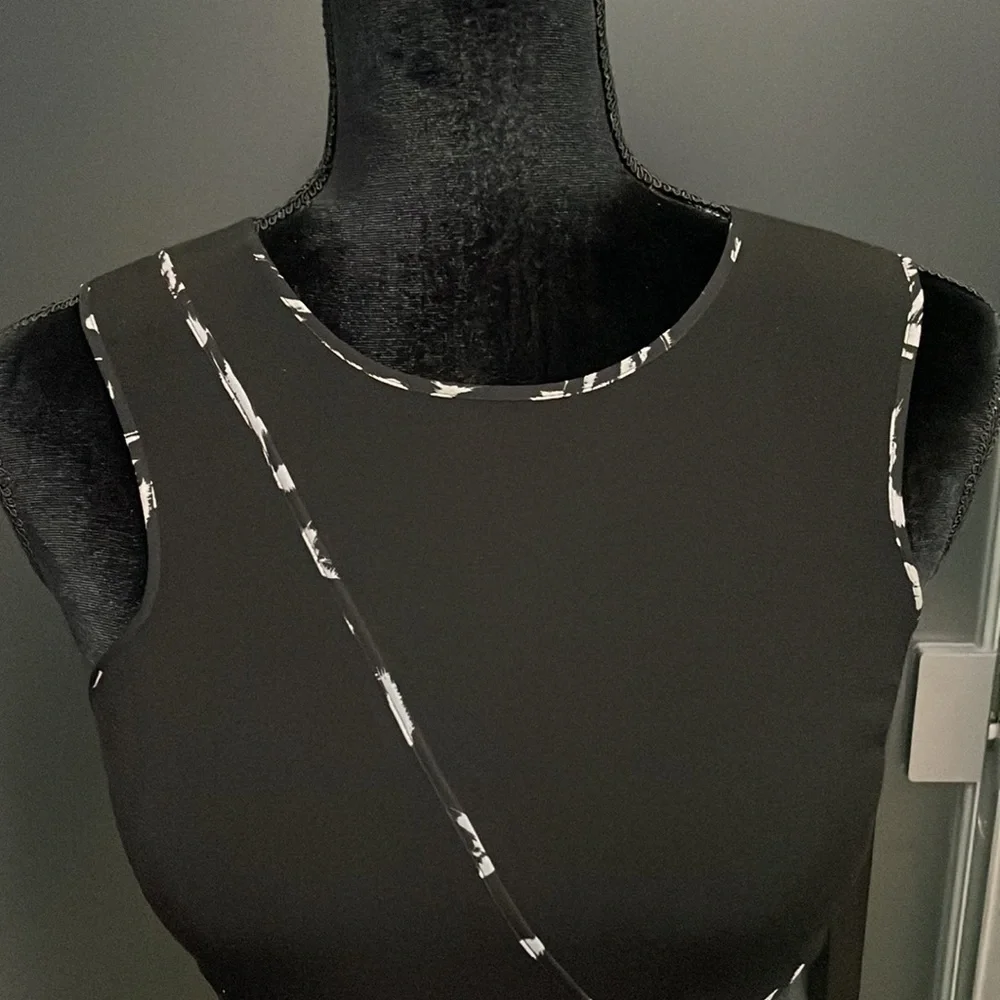 BCBGMAZAZRIA STUNNING TOP - Picture 4 of 9